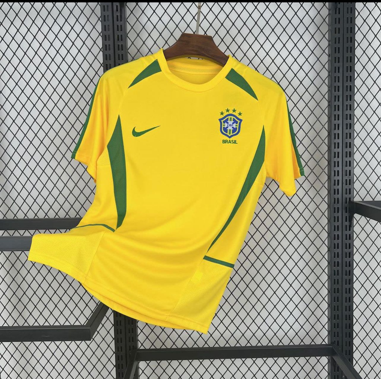 Camisa Seleção Brasileira Amarela Retrô 2004 5 Estrelas Modelo Torcedor